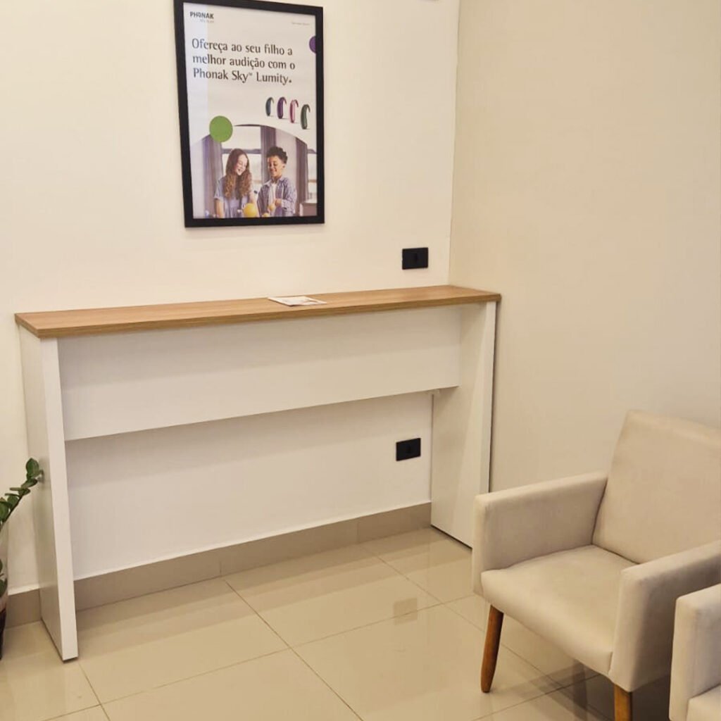Sala de espera da clínica de aparelhos auditivos em Praia Grande